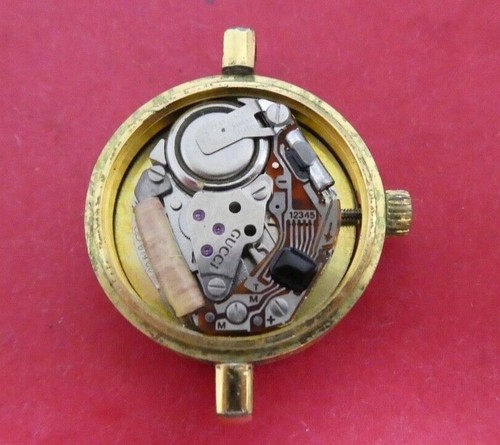 VINTAGE GUCCI ETA 579-001 QUARTZ Watch Movement NO TESTED (WQ18) - Picture 5 of 7