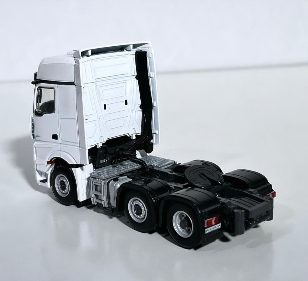 Mercedes Actros MP5 big space twin steer 6x2,WSI truck models 03