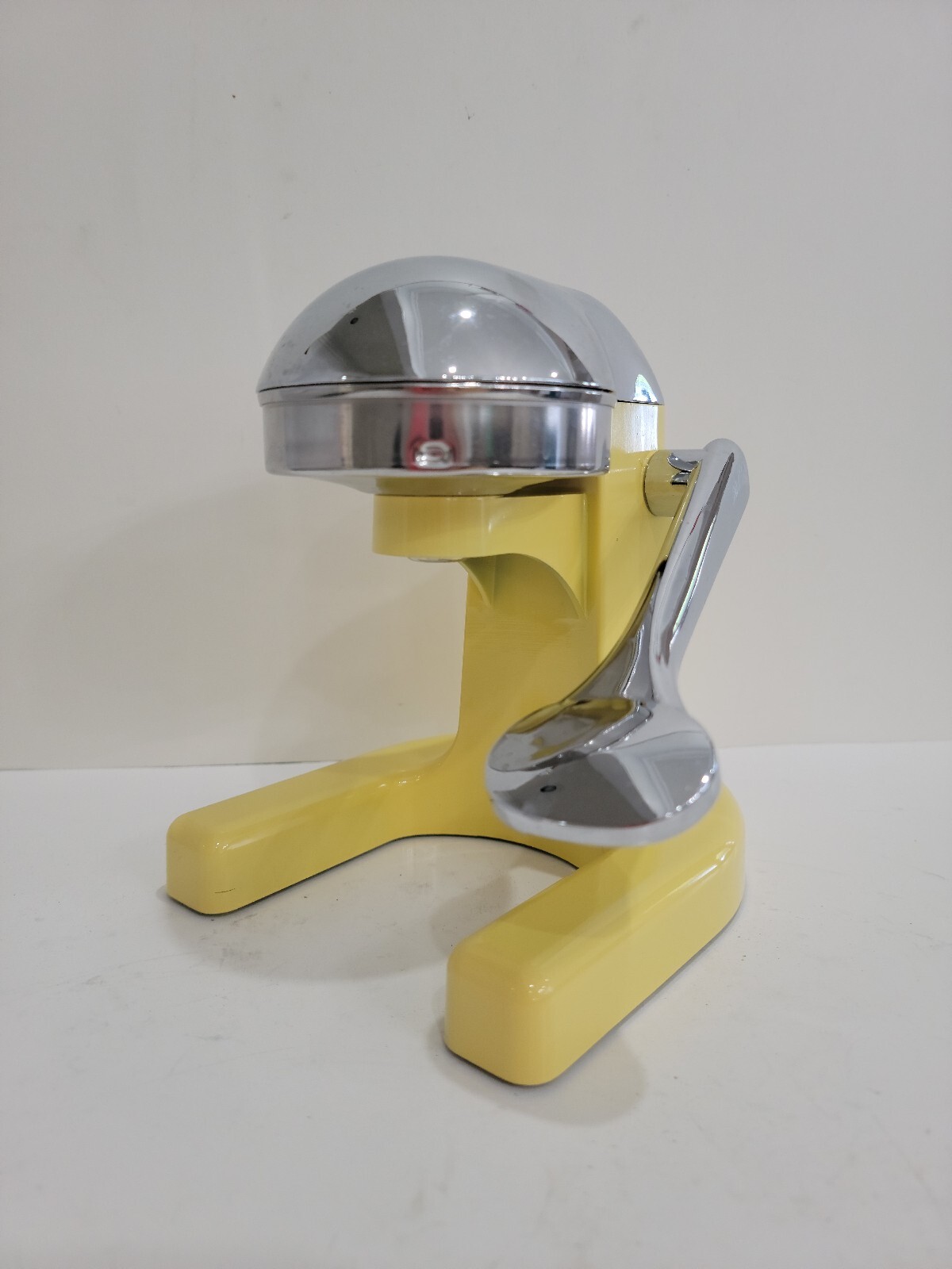 Vintage Ramcon Metal Juicer, Rare Yellow Chrome Colors Hand Press. Works Great!