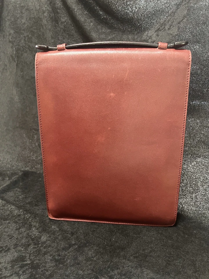 Bolso de mano de cuero CARTIER, burdeos, con correa de hombro de cadena dorada Foto 2 de 4