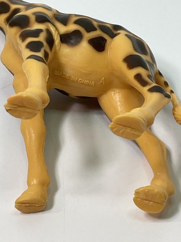 Realistic Wild Safari Giraffe Figure Animal Toy Vintage Plastic 6.25” - Picture 9 of 12