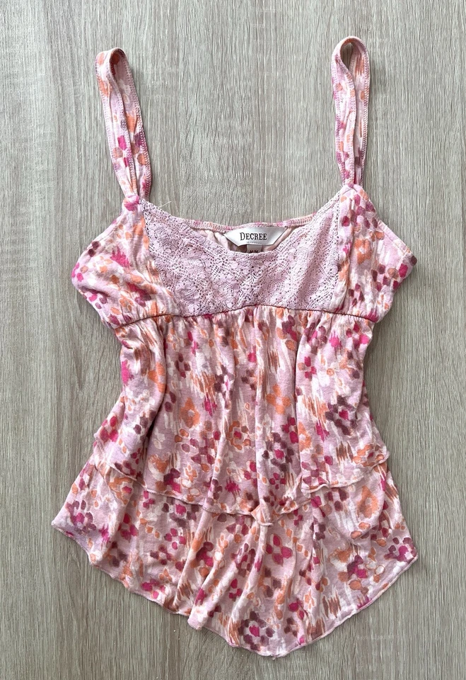 Camiseta sin mangas vintage Y2K Fairycore rosa estampado floral encaje crochet acento M Babydoll Foto 2 de 4