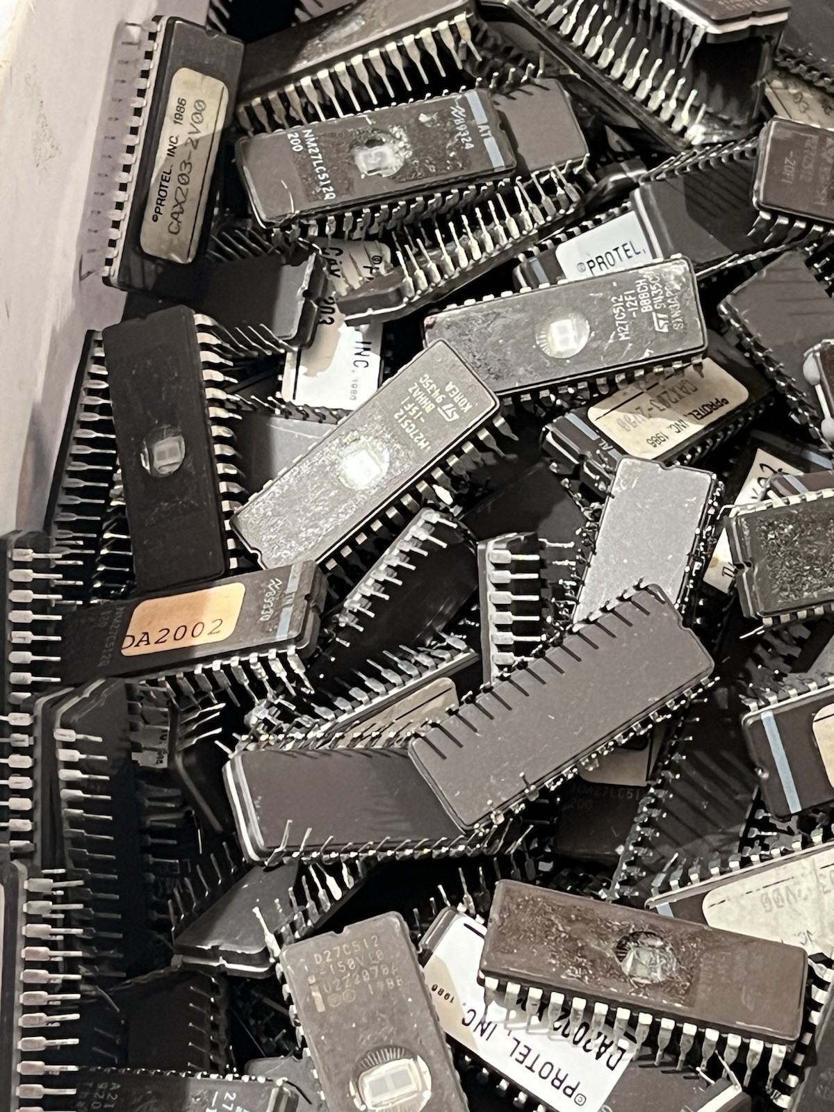 SCRAP CERAMIC IC CHIPS EPROMS FOR PRECIOUS METALS RECOVERY 5 POUND LOTS