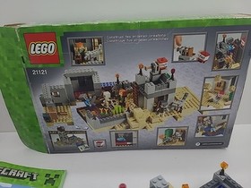 Lego Minecraft: 21121 The Desert Outpost - Mostly Complete