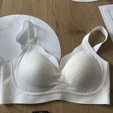 Weiß BH Ohne Bügel  SHEIN Gr.1XL Neu