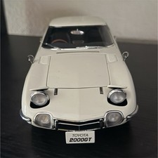AUTOart 1:18 Diecast Toyota 2000GT White AUTOart Signature Detailed Und