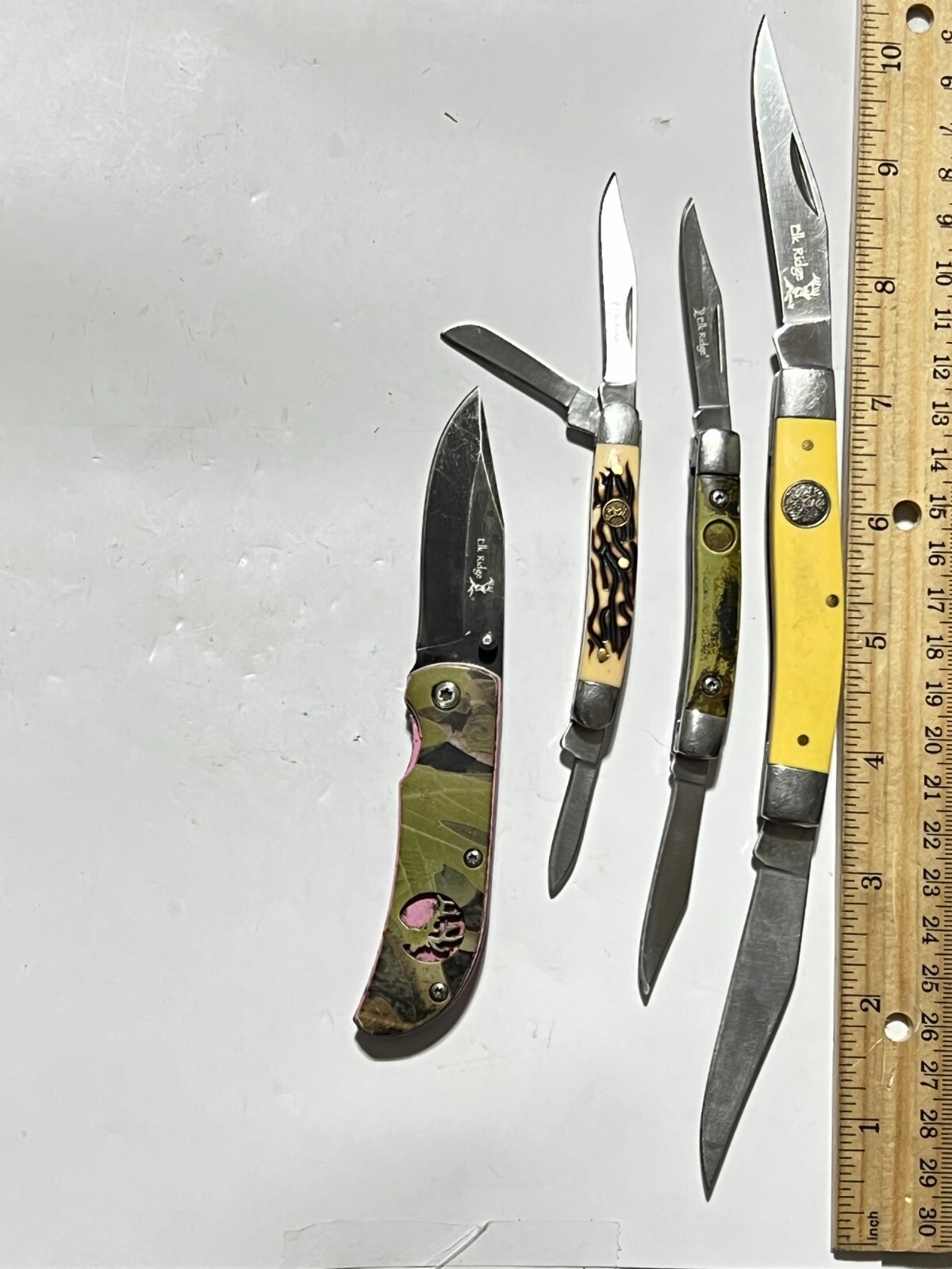 Lot of 4 Elk Ridge Pocket Knives .
