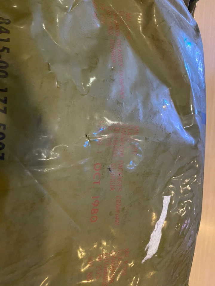 Traje de protección química pequeño 8415-00-177-5007 sellado ejército DLA100-80-C-3241 Foto 3 de 4