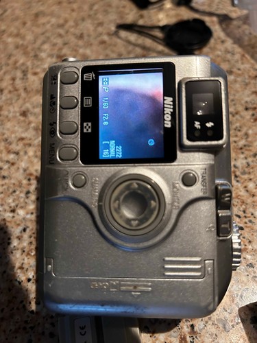 Nikon COOLPIX 885 3.2MP Digital Camera - Tested & Working