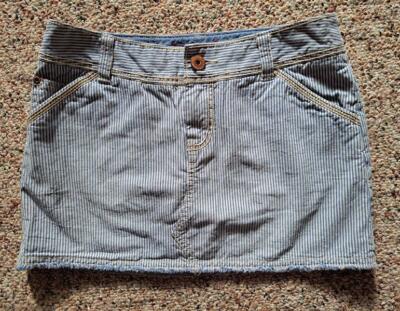 American Eagle Pin Striped Denim MINI Skirt Size 2 waist 15'' length 12''