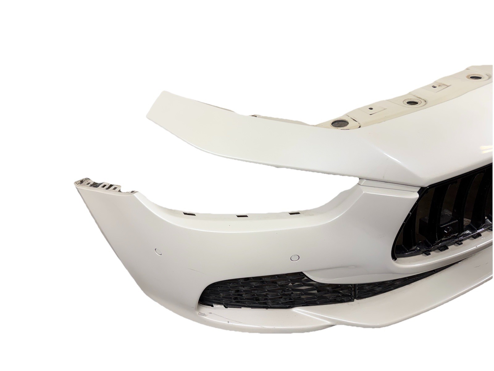  14-17 Maserati Ghibli Front Bumper Cover Complete W/Grills & Sensor White OEM