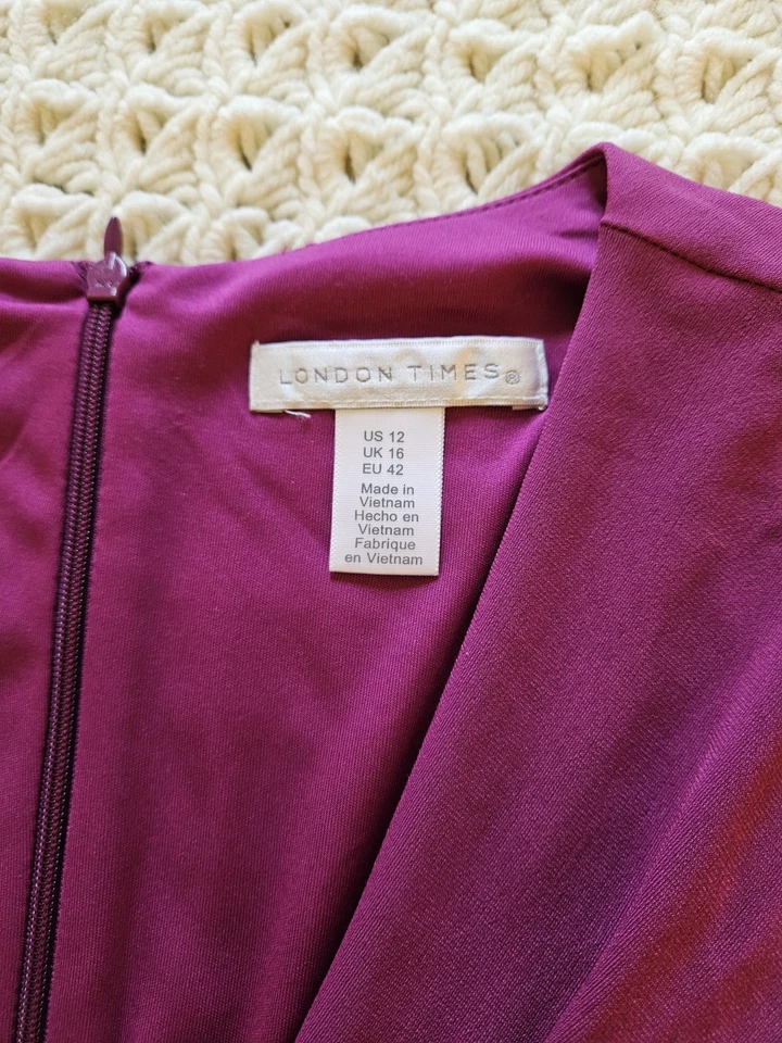 Vestido London Times Soft Fuschia Faux Wrap tamanho 12 - Imagem 3 de 3