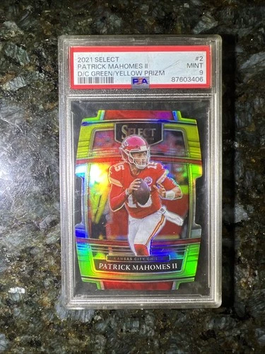 2021 Panini Select - Concourse Patrick Mahomes II #2 Green & Yellow Prizm DieCut