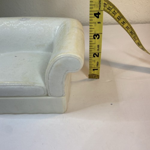 Vintage Mattel 1996 White Barbie Couch Sofa 9.5” Furniture - Imagen 8 de 8
