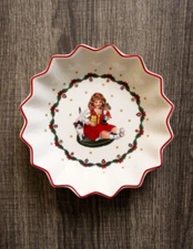 Villeroy & Boch Toy's Fantasy Scalloped Christmas Dish Mettlach 6.5" Candy Fruit