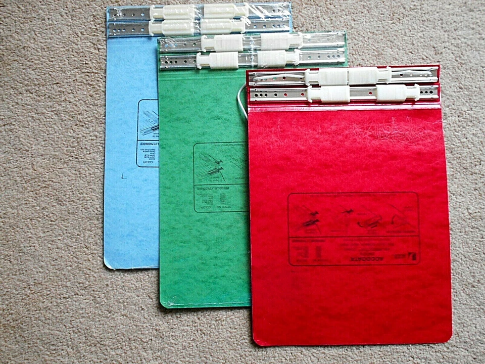 Lote de 3 carpetas de impresión Acco 9-1/2" x 11" azul, verde y rojo Foto 2 de 4