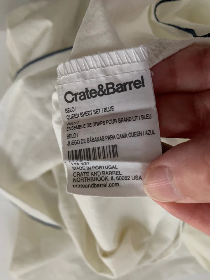 Funda de Almohada Estándar CRATE AND BARREL Blanco Algodón Azul Marino Punta Bordada Foto 3 de 4