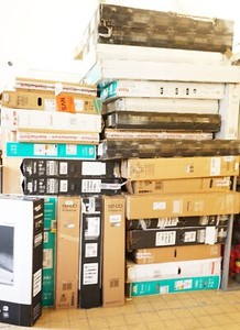 Fernseher 60 Stück DEFEKTE BILDSCHIRME TVs Ersatzteil neu mit Transportschaden