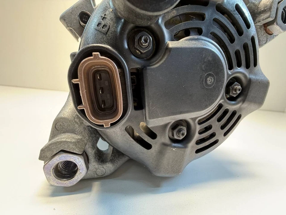 Alternador Hyundai/Kia Veloster N 19-2022 OEM 37300-2GPD0 Denso 150A Foto 4 de 4