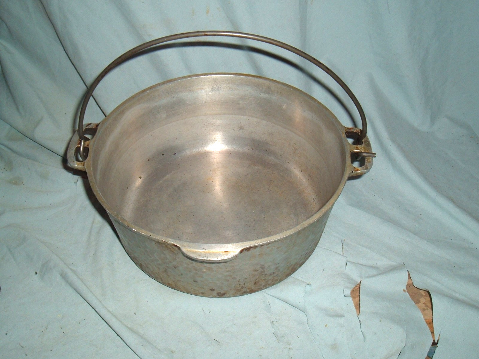 Vintage hammered Wagner Ware 10” Round Roaster Dutch Oven sidney 3248 no lid