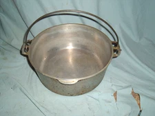 Vintage hammered Wagner Ware 10” Round Roaster Dutch Oven sidney 3248 no lid