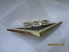 Ford Fairlane 289 1963 guardabarros delantero inferior emblema fundido como nuevo de lote. NO. C3OB-16C144A