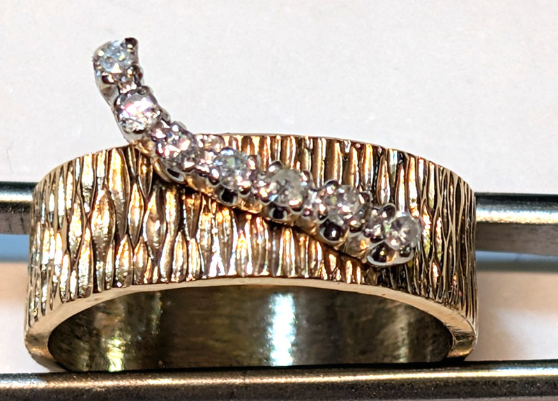 VINTAGE 14K YELLOW GOLD FANCY WEDDING BAND WITH DIAMONDS SIZE 7  AND 5.26 GRAMS