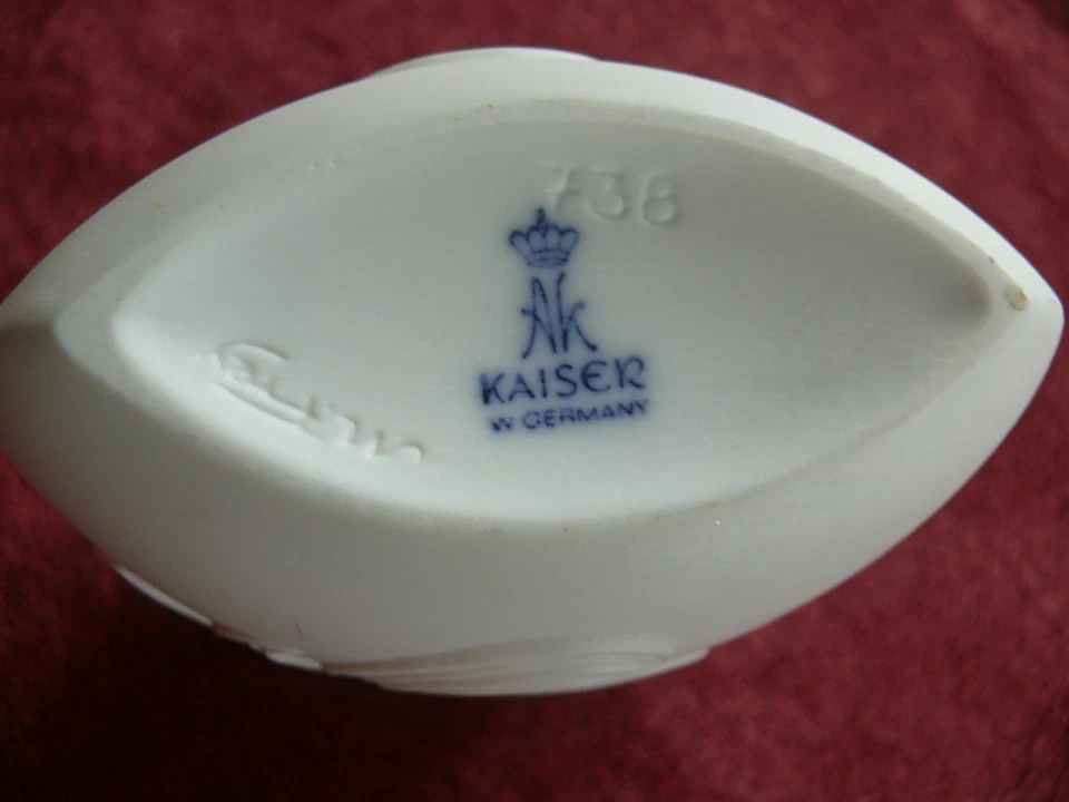 Kaiser Porzellan Vase Nr. 738 – Bisquitporzellan, Weiß, Blumendekor, W. Germany - Bild 3 von 4