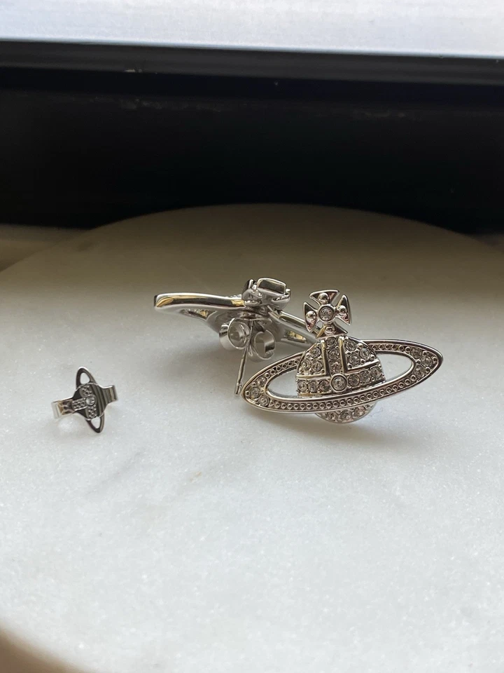 Pendientes Vivienne Westwood Mini Bajo Relieve Plata Cristal Orbe Foto 4 de 4