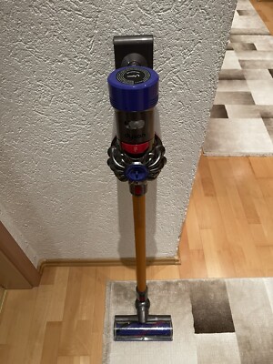Dyson v8 Absolute 
