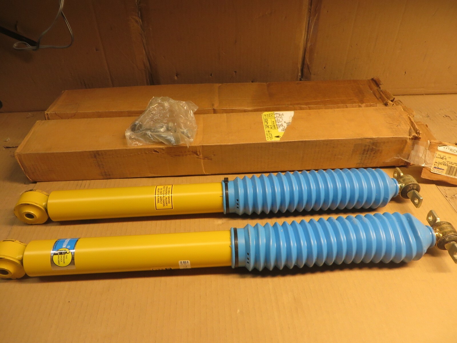 BLAZER GM GENUINE # 12474903  # 540-5 BILSTEIN OEM new REAR SHOCK ABSORBER SET-image