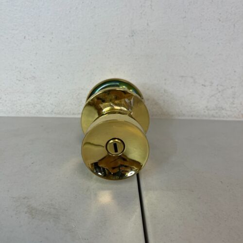 Vintage Polished Brass Tulip Style Locking Doorknob Made in Taiwan - Picture 3 of 10