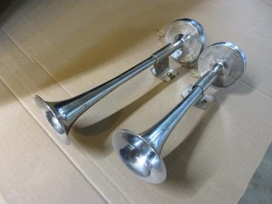 Vintage Signal-Tone Dual 12V Trumpet Horns
