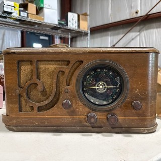1930s Delco Radio Model R 1115 Super Heterodyne Receiver Powers On. For Parts