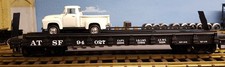 USA Trains Spur G  Santa Fe  Autotransportwagen mit einem Pick Up