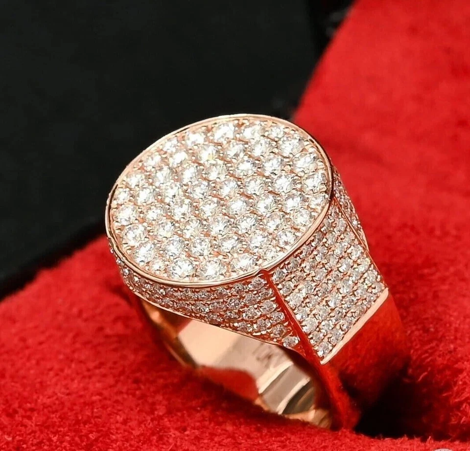 Anillo de compromiso meñique real redondo de 2,50 quilates chapado en oro rosa de 14 quilates para hombre Foto 3 de 4