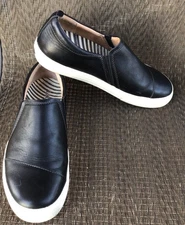 Taos Black Leather Twin Gore Lux Slip On Sneakers Shoes Size 9.5