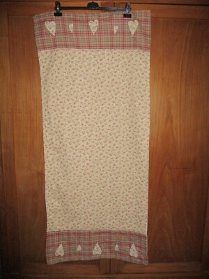 Quilt Patchwork Tischläufer mit Rosen u. Herzen zweilagig  60 x 143 cm