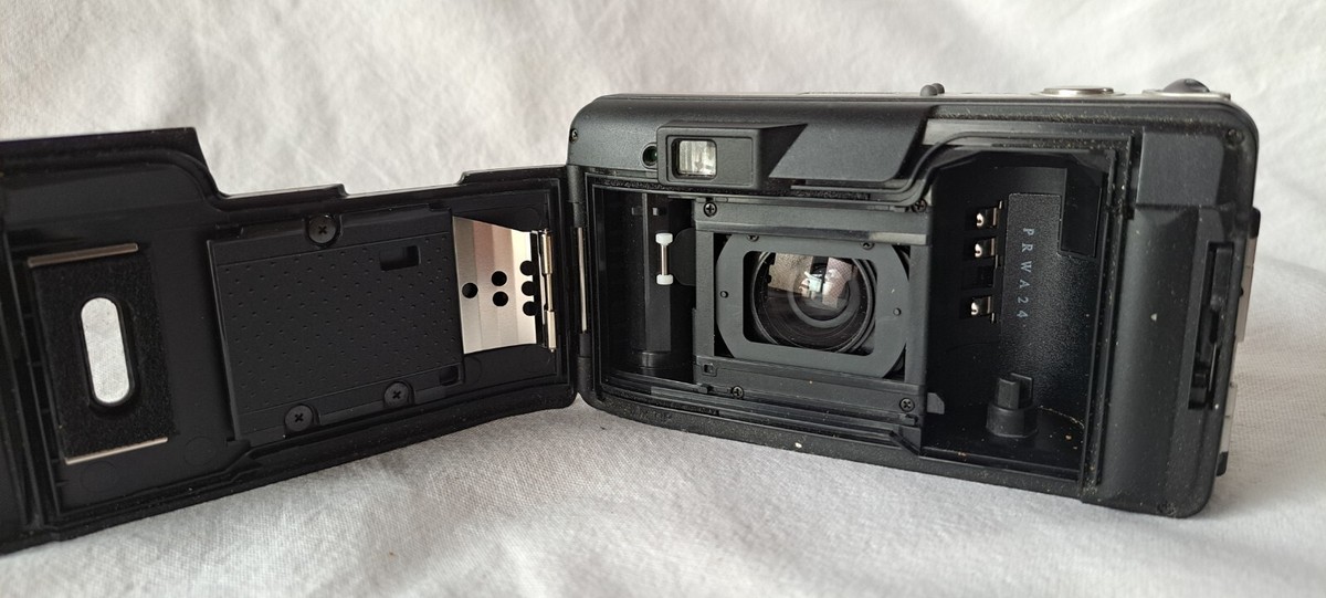 Olympus Superzoom 70G 38-70mm Point & Shoot 35mm Film Camera