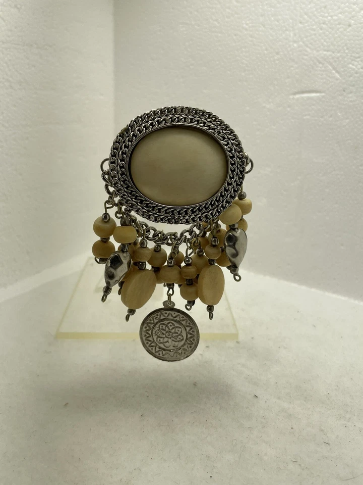 Broche vintage hecho en India. Cuentas de cuarzo y piedra grande engaste chapada en plata Foto 2 de 4