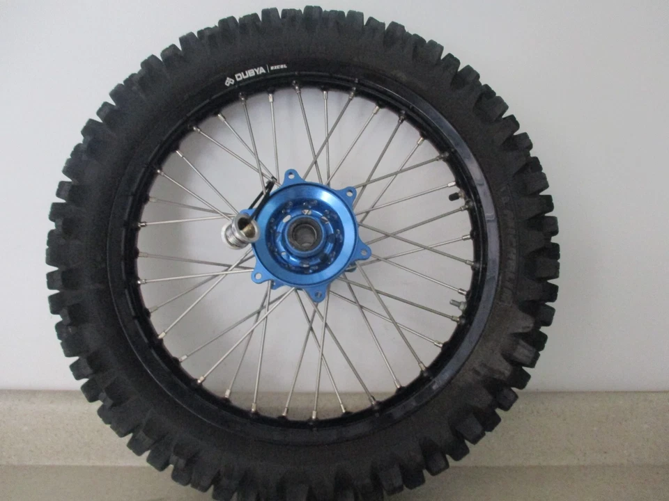 Yamaha YZ 250F 2018 Dubya Talon rueda trasera de 19" negra con buje azul, M188 Foto 3 de 4