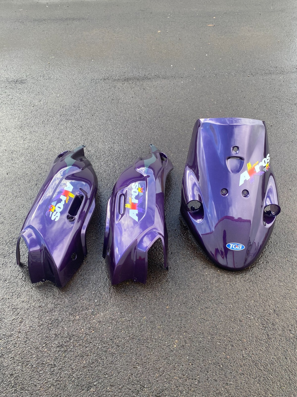 Carrosserie plastique TGB Akros 50 violette et bleue haute résistance