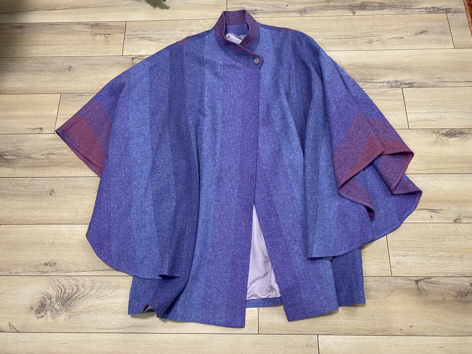 Pristine Vintage Avoca Collection Wool Cape Coat Irel… Gem