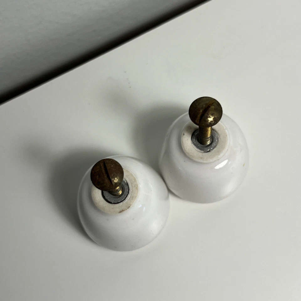 Antiguo par de herrajes de perilla de cajón de porcelana vintage para tirar de hojas de arce dorado Foto 4 de 4