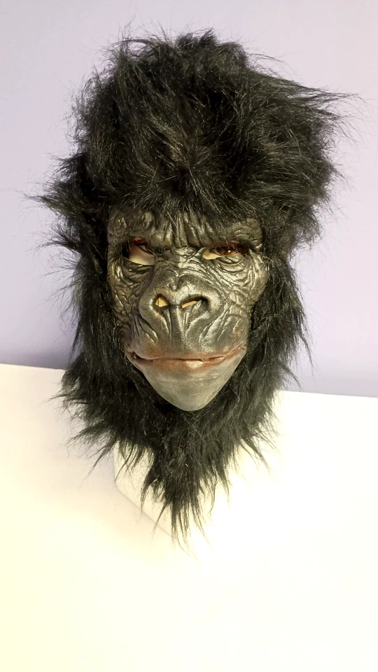 Disfraz de gorila adulto 6 piezas traje negro de piel sintética con máscara de látex manos y pies M/L Foto 2 de 4