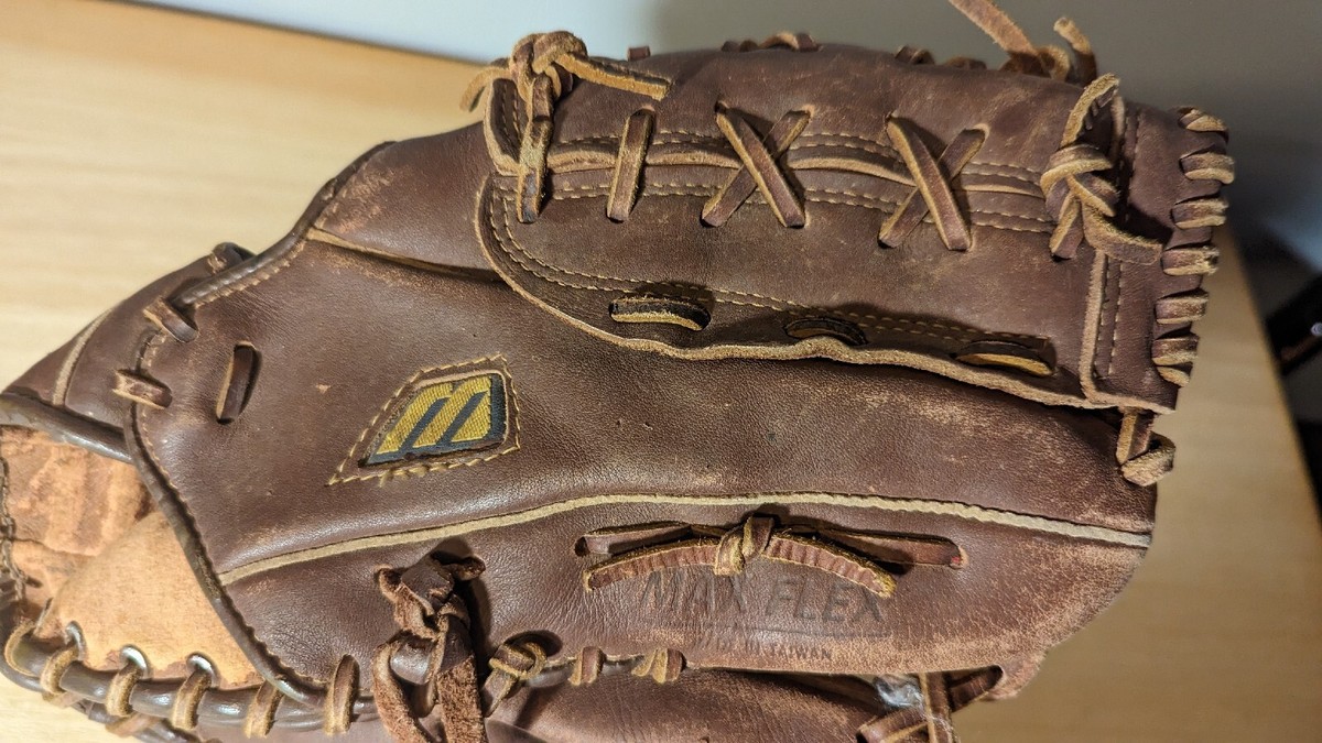Mizuno MZ1110 North American Steerhide Leather Baseball Glove Used