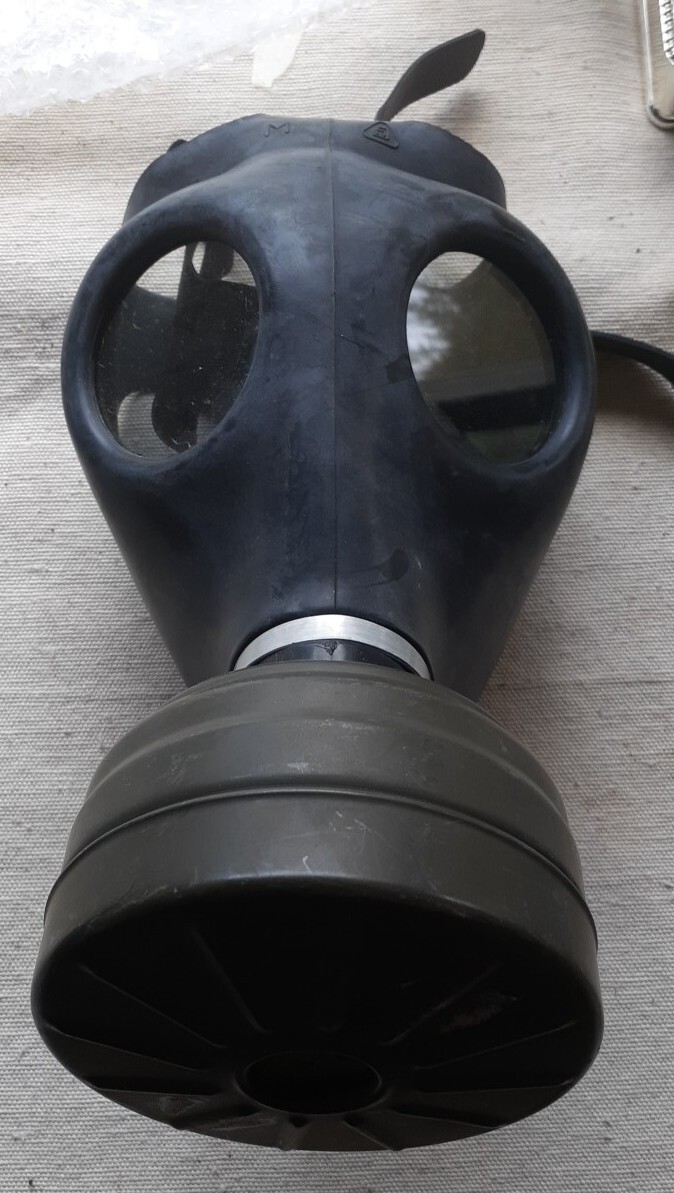 Vintage Gas Mask with Zivilschutzfilter 68 Filter German