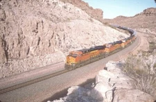 BNSF 8043 ES44C4 KINGMAN AZ ORIGINAL SLIDE 12-09-18 T8-12
