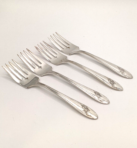 Qty- 4 Salad / Dessert Forks Oneida Community Tudor Silver Plate Queen Bess II