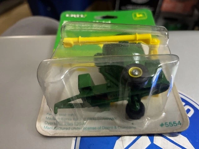 Implemento agrícola de metal fundido a presión ERTL John Deere, 1/64, #5554 con paquete, nuevo de stock Foto 2 de 3
